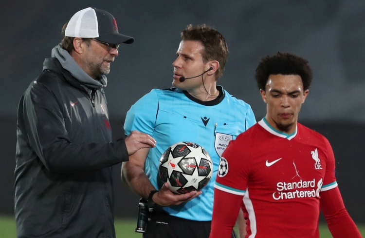 申花vs广岛三箭全场数据：射门13-14，控球率36-64