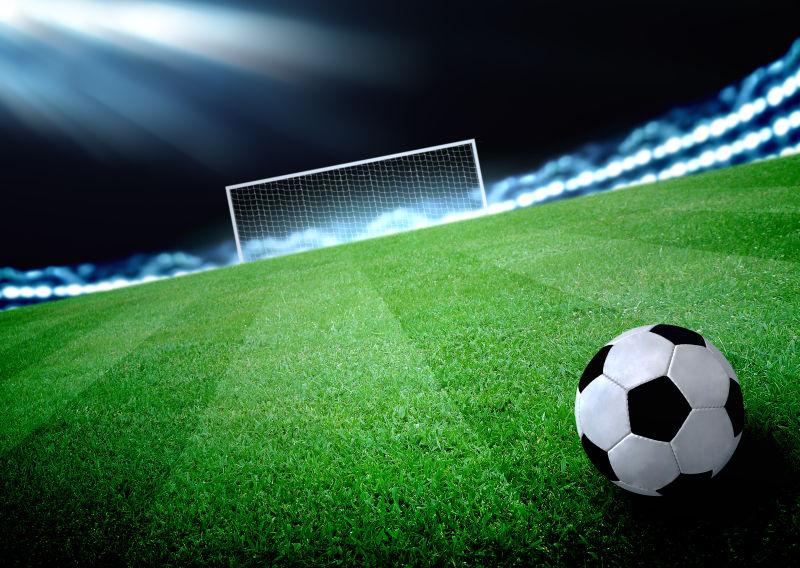 前锋单场双响，全场瞩目